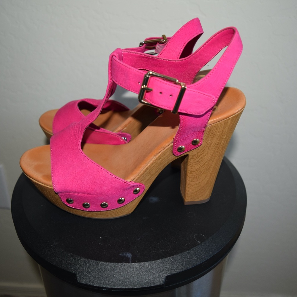 Gianni Bini Platform Heels